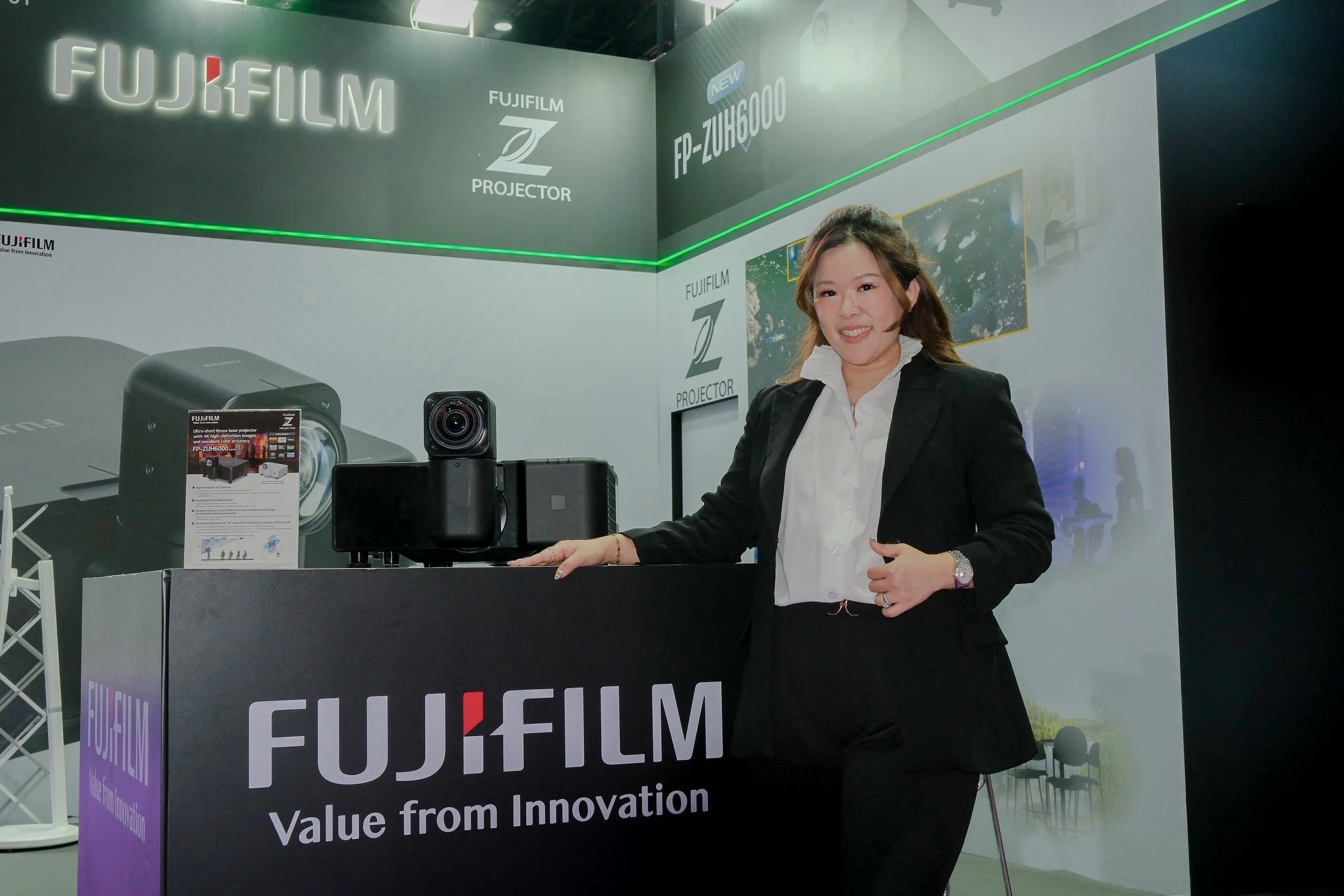 ‘ฟูจิฟิล์ม’ เปิดตัว “Fujifilm FP-ZUH6000” ครั้งแรกในไทยที่งาน InfoComm Asia 2025  ปลดล็อกมิติใหม่แห่งความคมชัด