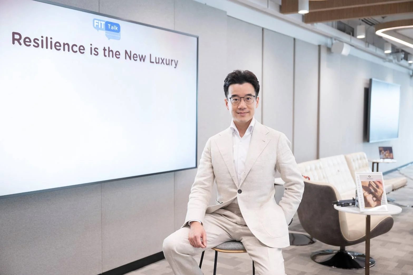 'อภิเชษฐ์ เกียรติวรคุณ' CFA ผู้อำนวยการ-การเงิน บริษัท บัตรกรุงไทย จำกัด (มหาชน) หรือ KTC