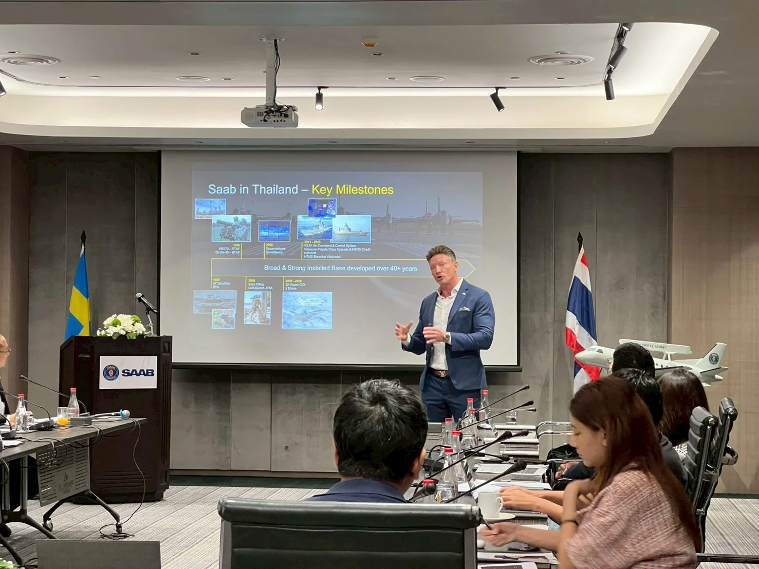 ซาบ ประเทศไทย ร่วมทำความรู้จักบทบาทและการเติบโตของซาบในประเทศไทย เหตุใดการป้องกันภัยทางอากาศที่ครอบคลุม และยืดหยุ่นจึงมีความสำคัญต่อการป้องกันประเทศ